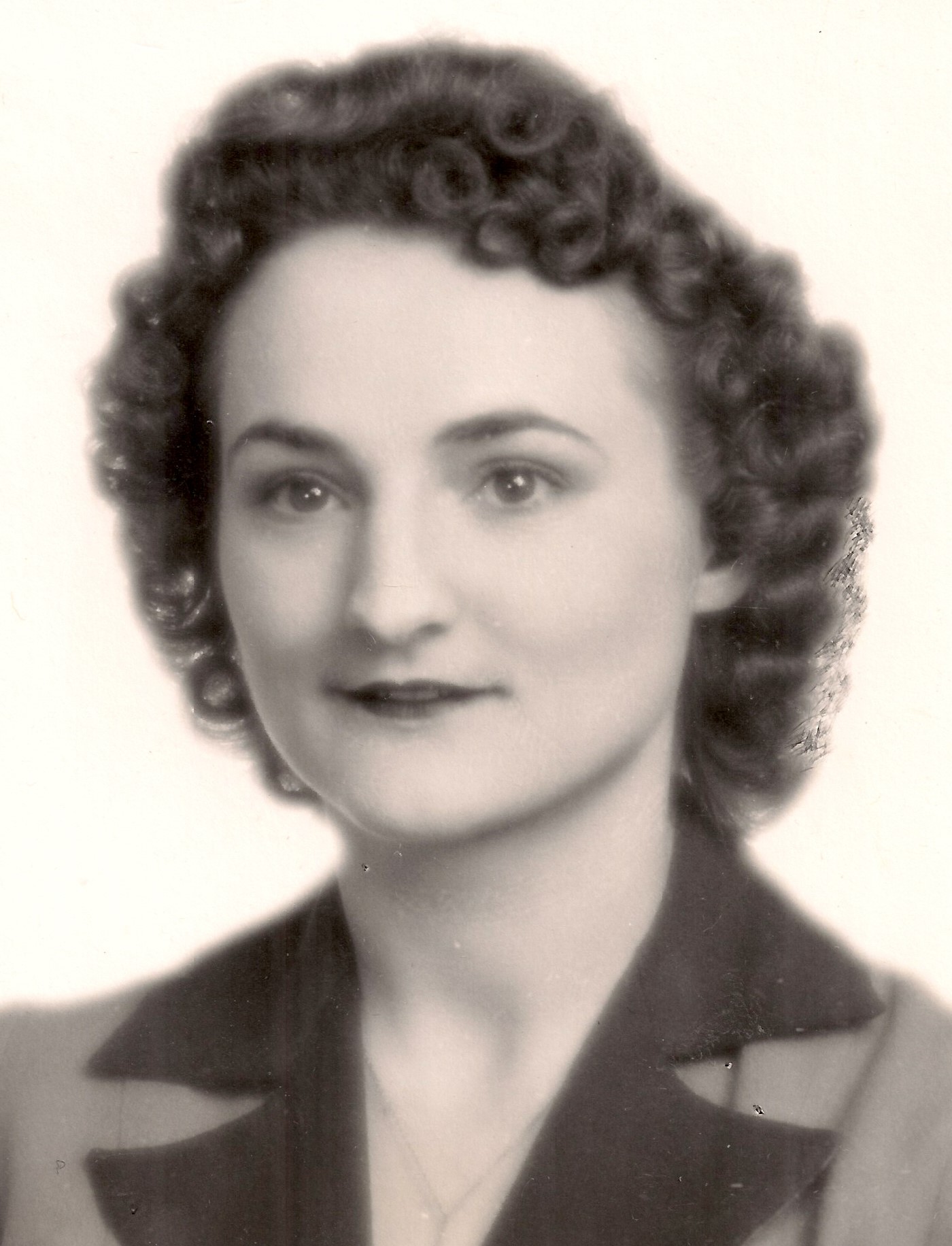 Elizabeth Hettie Chatterton (1921 - 1998) Profile